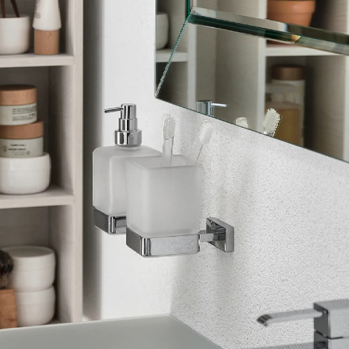 Dispenser sapone e bicchiere in vetro satinato con erogatore in ottone